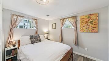 4 bedrooms, iron/ironing board, travel crib, free WiFi