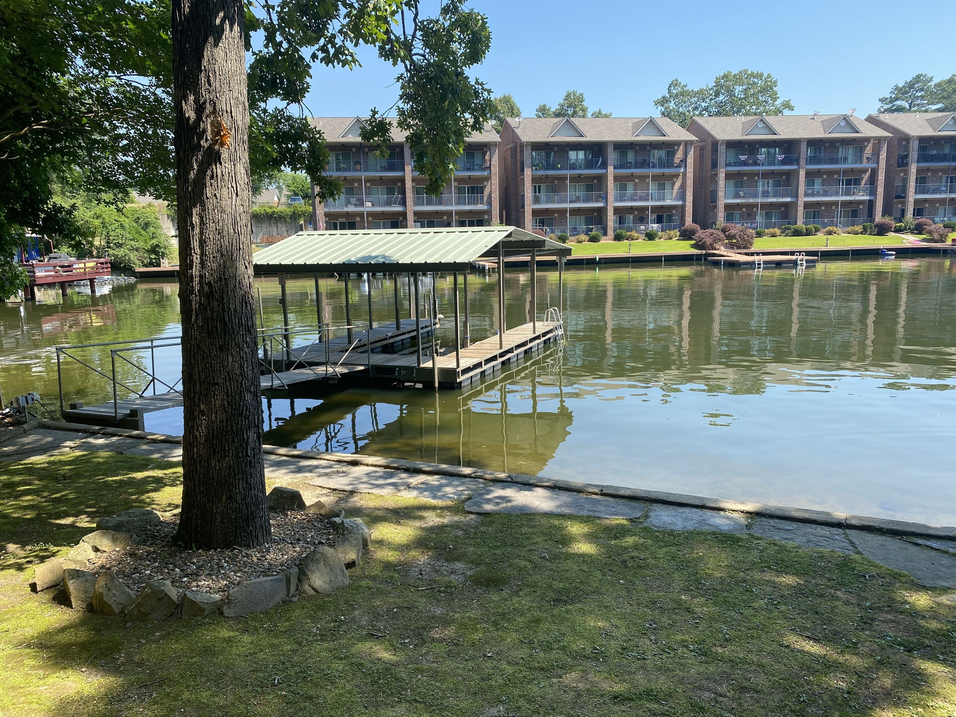 Spacious Home on Lake Hamilton with Covered Boatdock / 3 Kayaks