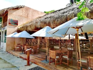 Outdoor dining - Hotel Rinconcito de Mazunte (Santa María Tonameca)