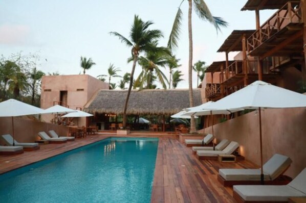 Outdoor pool - Hotel Rinconcito de Mazunte (Santa María Tonameca)