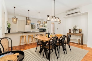 Villa | Repas dans la chambre