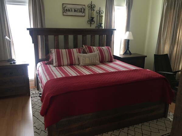 4 bedrooms, desk, iron/ironing board, free WiFi