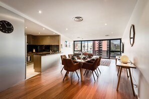 Dining - SUB PENTHOUSE LUXE SUITE. CBD. FREE PARKING. (Hobart)