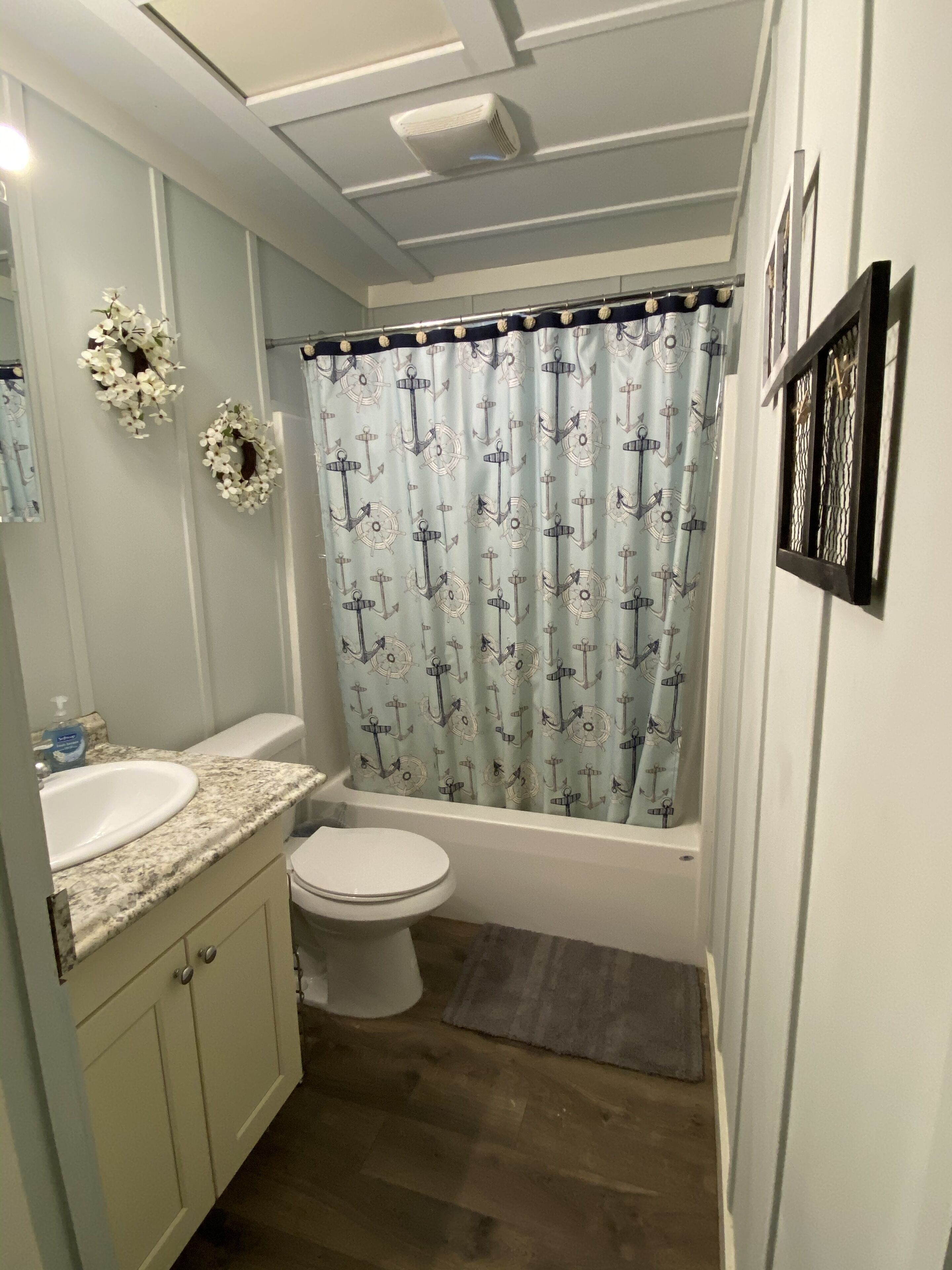 Combined shower/tub, toilet paper