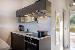 Geladeira, micro-ondas, fogão, cooktop