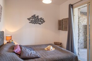 1 bedroom, iron/ironing board, bed sheets