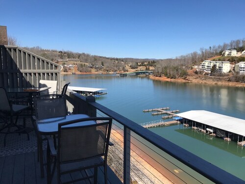 Norris Lake Penthouse At Deerfield with Boat Slip