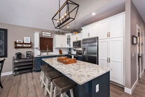 Fridge, microwave, oven, stovetop - Putting Green,  Lakeviews, Indoor Pool,Pickleball (Branson)