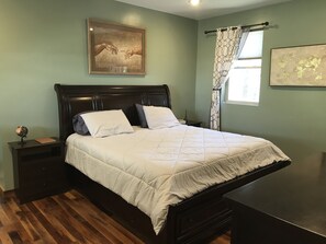 5 bedrooms, iron/ironing board, WiFi, bed sheets