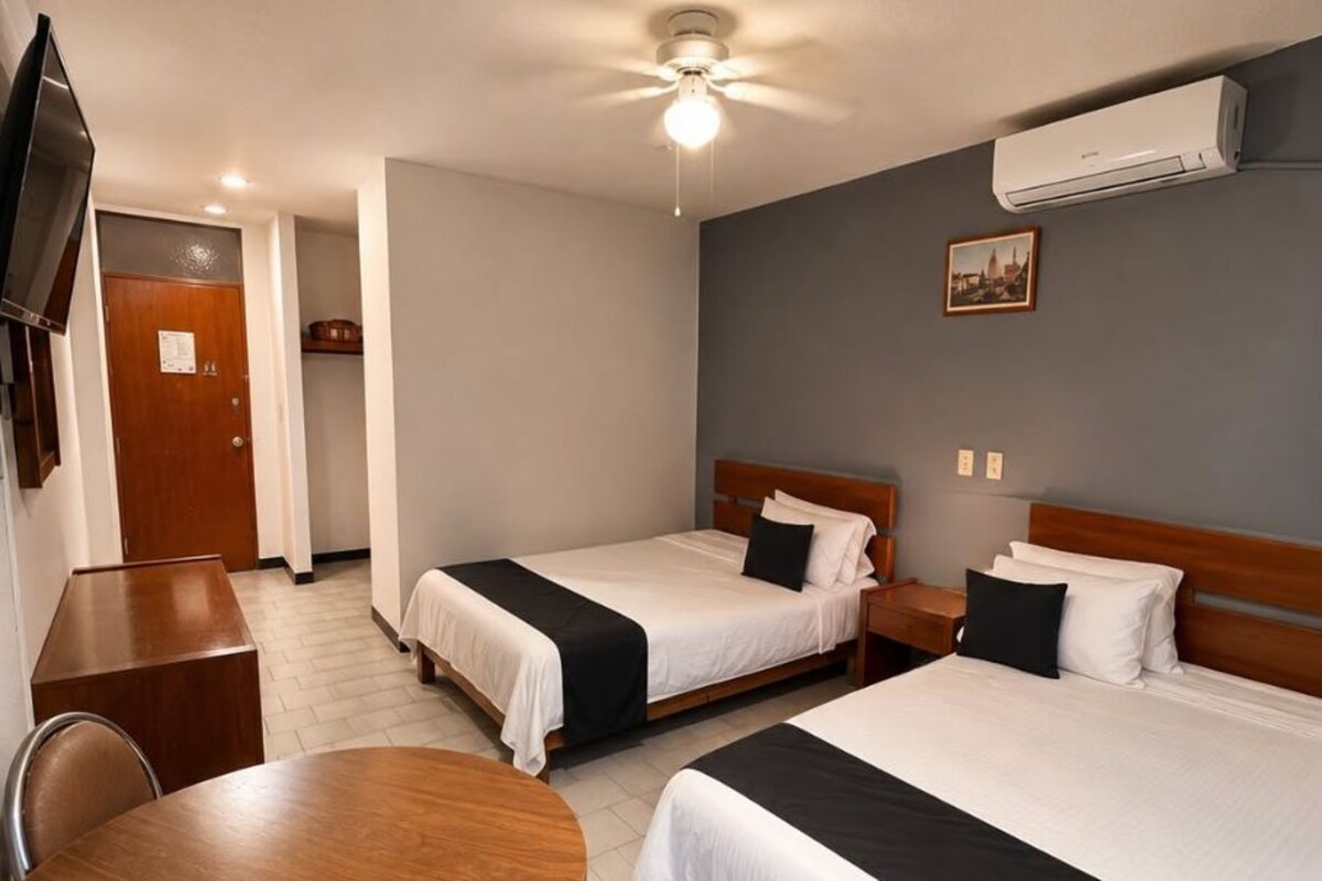 Basic Triple Room | Iron/ironing board (on request), free WiFi, bed sheets