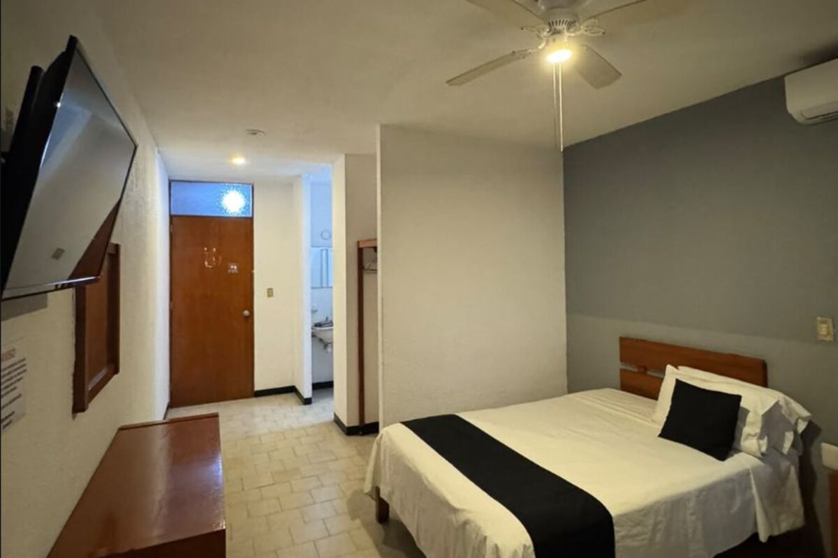 Standard Room, 1 King Bed | Iron/ironing board (on request), free WiFi, bed sheets