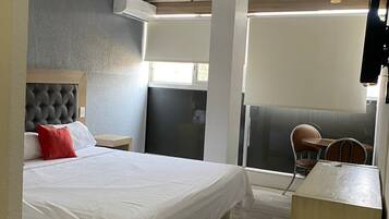 Chambre Standard, 1 trĂšs grand lit