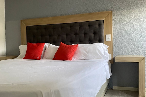 Chambre Standard, 1 trĂšs grand lit