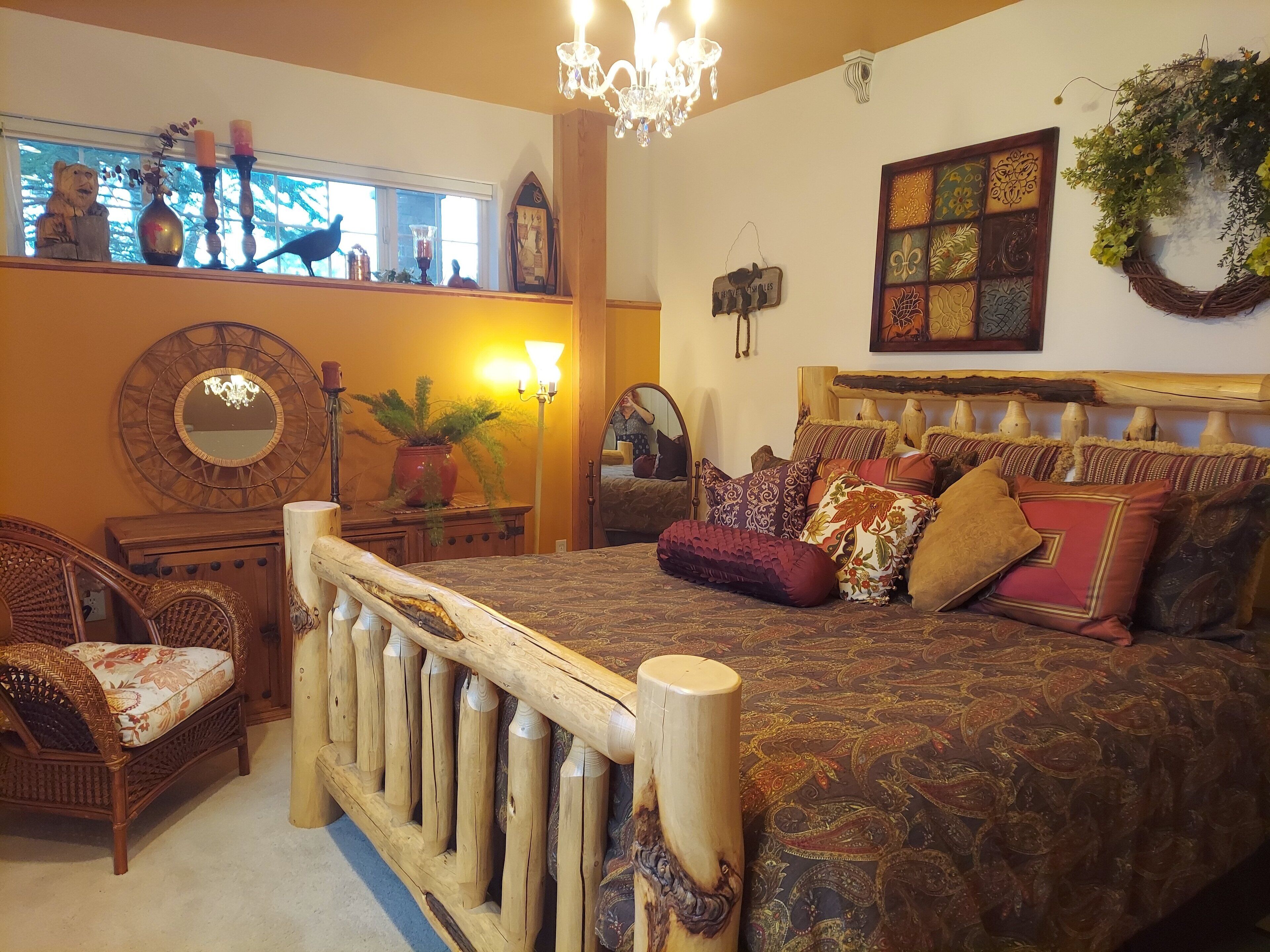 Elegant Montana Suite w/ Putting Green great WIFI