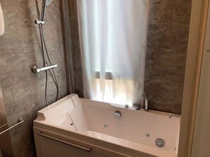 Hårtørrer, håndklæder