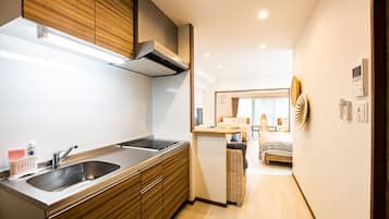 Fridge, microwave, stovetop, cookware/dishes/utensils