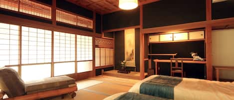 2 makuuhuonetta, työpöytä, silitysrauta/-lauta, ilmainen Wi-Fi