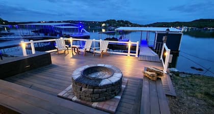 Lake Front House ~ Private Dock / Hot Tub / Game Room / Beach