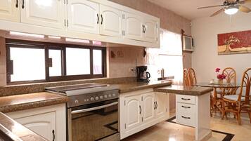 Fridge, oven, coffee/tea maker, blender