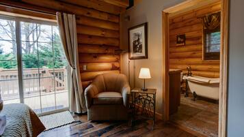 Télévision, baby-foot, table de tennis de table, livres