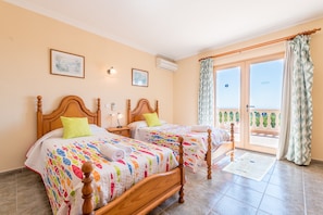 4 bedrooms, in-room safe, iron/ironing board, free WiFi