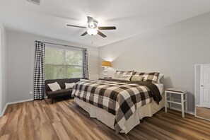 3 bedrooms, desk, iron/ironing board, free WiFi