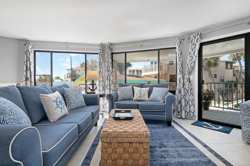Sunny Side Up 2 Bed 2 Bath Steps To The Gulf! - マナソータ・キー, FL