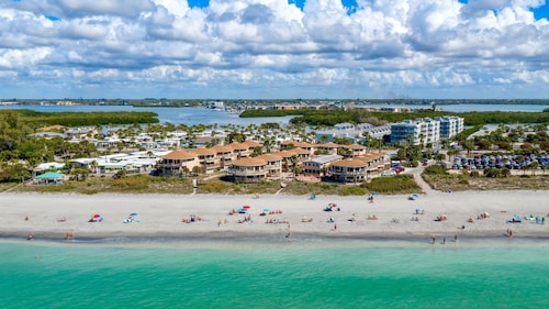 Sunny Side Up 2 bed 2 bath steps to the gulf!
