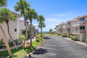 Exterior - Sunny Side Up 2 bed 2 bath steps to the gulf! (Englewood)