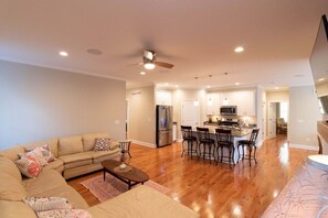 Smart TV, fireplace, books, stereo
