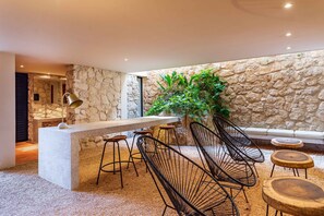 Coin salon dans le hall