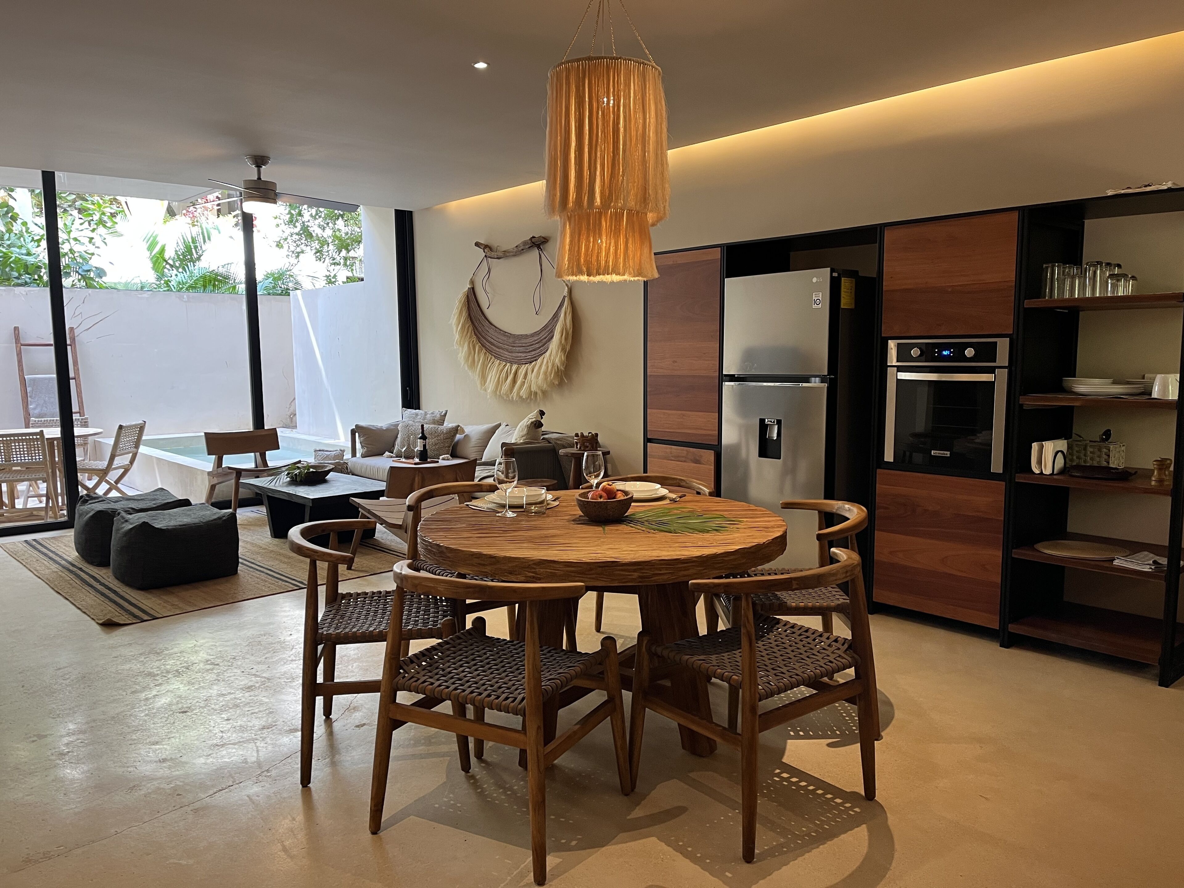 Full-size fridge, microwave, oven, toaster