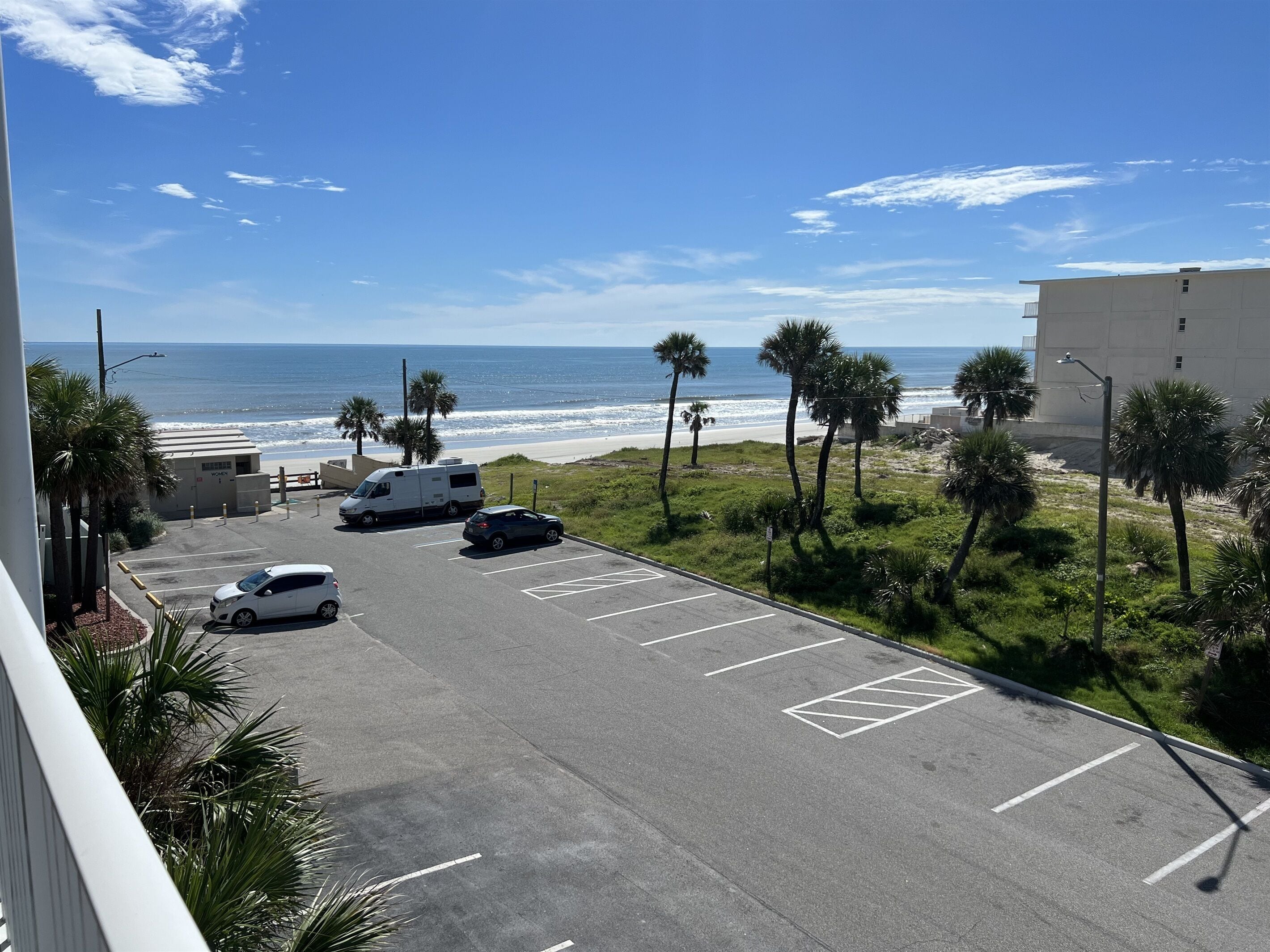Comfy Remodeled Studio with Beachfront Balcony near Hard Rock