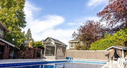 đ”42% savings âą 9 mins @ Airport âą Free Parking (Blueberry)