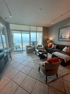 Smart TV, DVD player, table football, computer monitors - Stunning Gulf-View 10th Floor Unit- 2BR/2BA - Sleeps 6 - Temp-Controlled Pool (South Padre Island)