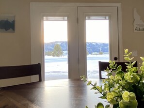 Dining - Mountain Get Away *EV Charger* (Donnelly)