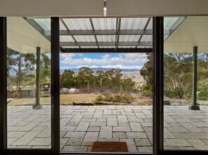 Interior - Owl Moon Ridge, Alpine Way, Crackenback. A unique mountain retreat. (Crackenback)