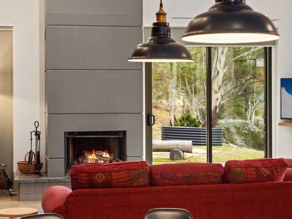 Interior - Owl Moon Ridge, Alpine Way, Crackenback. A unique mountain retreat. (Crackenback)