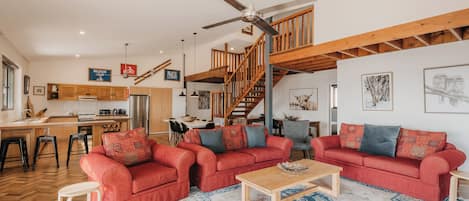 Smart TV, fireplace