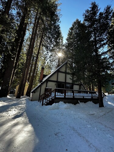 Secluded Cabin at Shaver Lake – Quiet, Private & Family Friendly