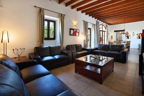 TV - Villa Hortensia - a perfect family escape (Calonge)