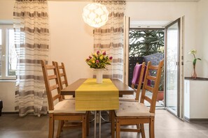 Dining - Apartment "Haus Gigglberger" with Lake With Mountain And Lake View, Terrace (Kressbronn)
