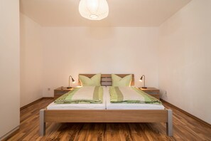1 bedroom, free WiFi, bed sheets - Apartment "Haus Gigglberger" with Lake With Mountain And Lake View, Terrace (Kressbronn)