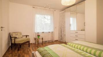 1 quarto, Wi-Fi de cortesia, roupa de cama