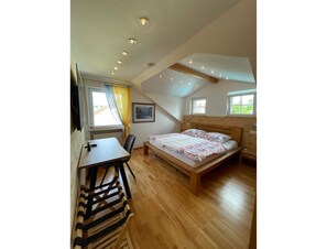 2 habitaciones, tabla de planchar con plancha y wifi gratis 