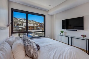 3 bedrooms, in-room safe, iron/ironing board, WiFi - Ski-in/out, Best Views, Best Location at Snowmass Base Village | One Snowmass (Snowmass Village)