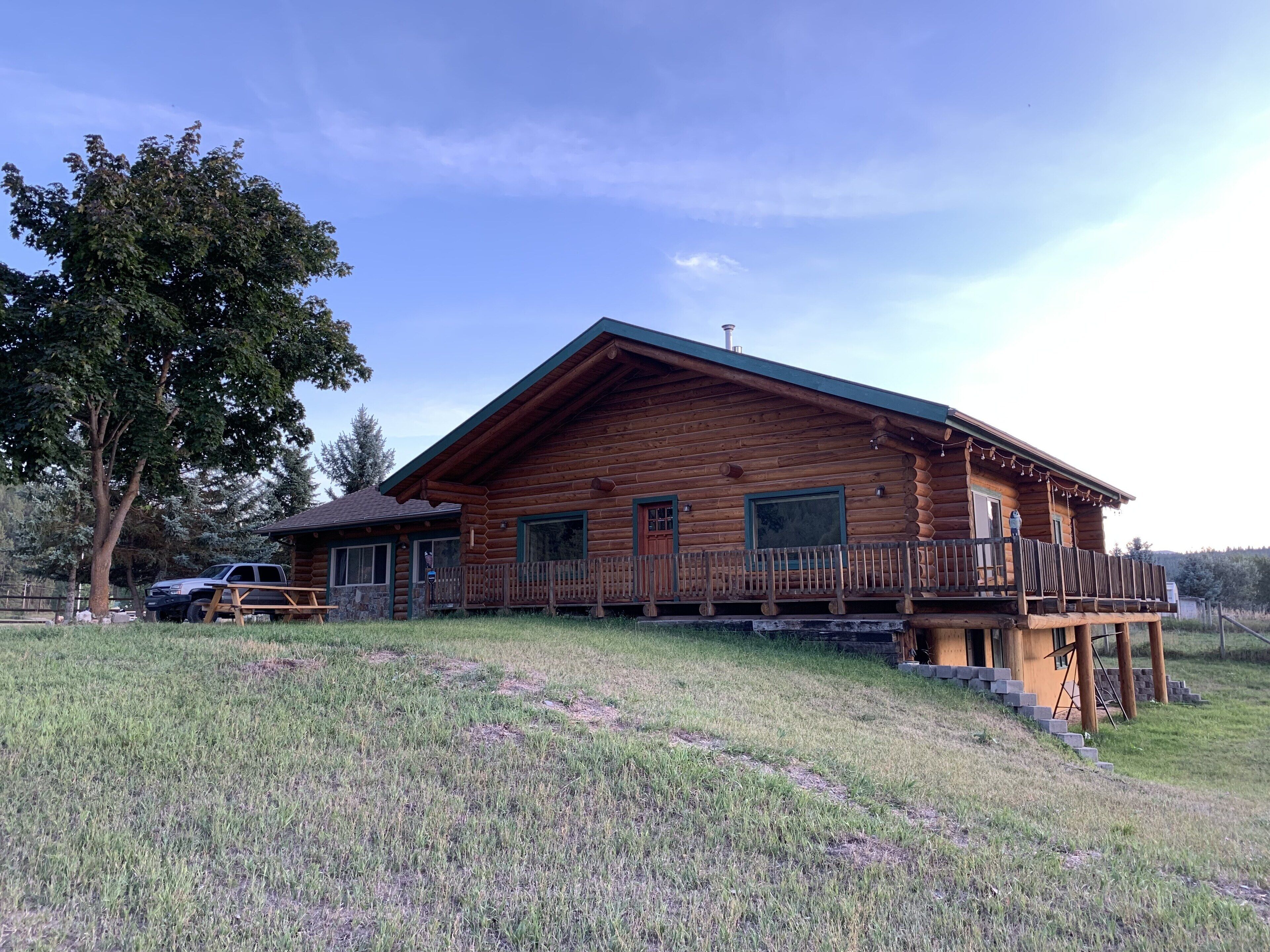 Rustic-Modern Log Cabin w/ Beautiful Mountain Views