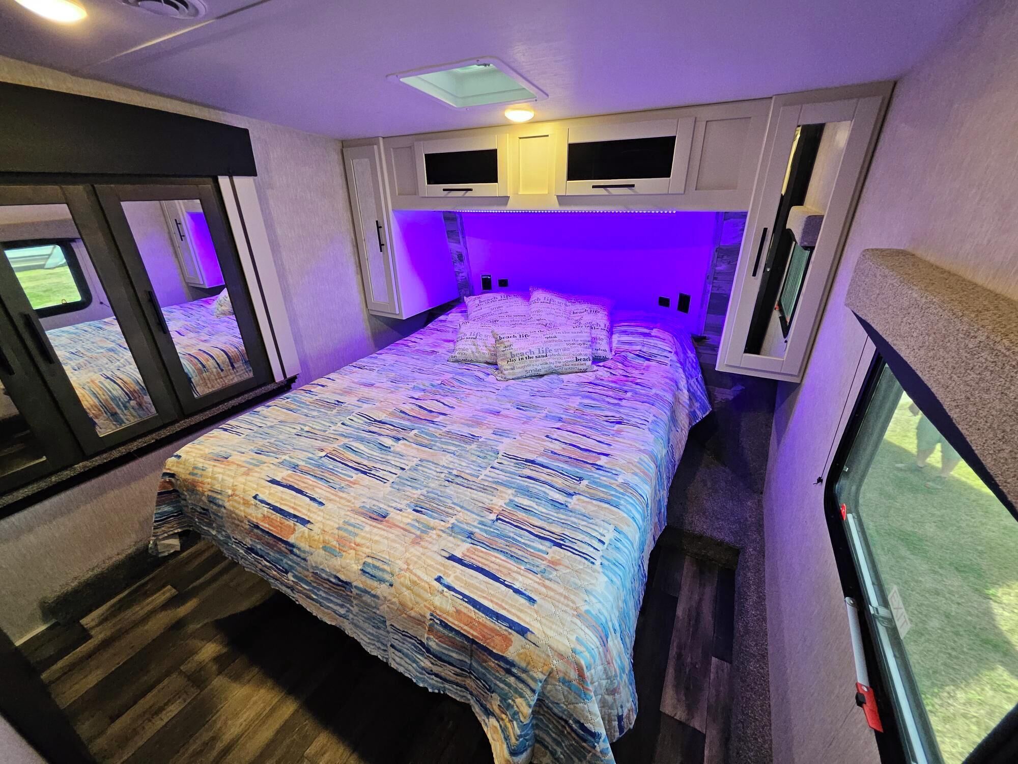 2 bedrooms, travel crib, free WiFi, bed sheets