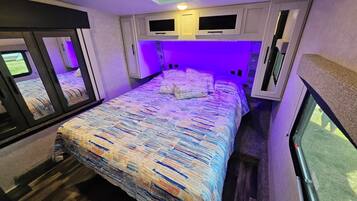 2 bedrooms, travel crib, free WiFi, bed sheets