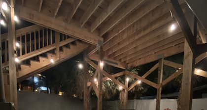 Beautiful island home, large entrance to beach! Sun deck, ocean view, hot tub